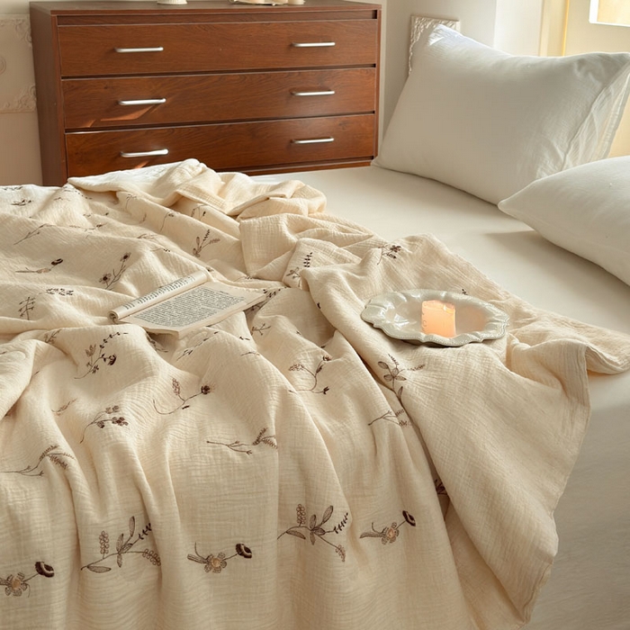 91家纺网 家纺一手货源 找家纺 木楌家居 2026新款棉麻皱皱纱刺绣款夏被-棉野序章系列 暖咖花叙