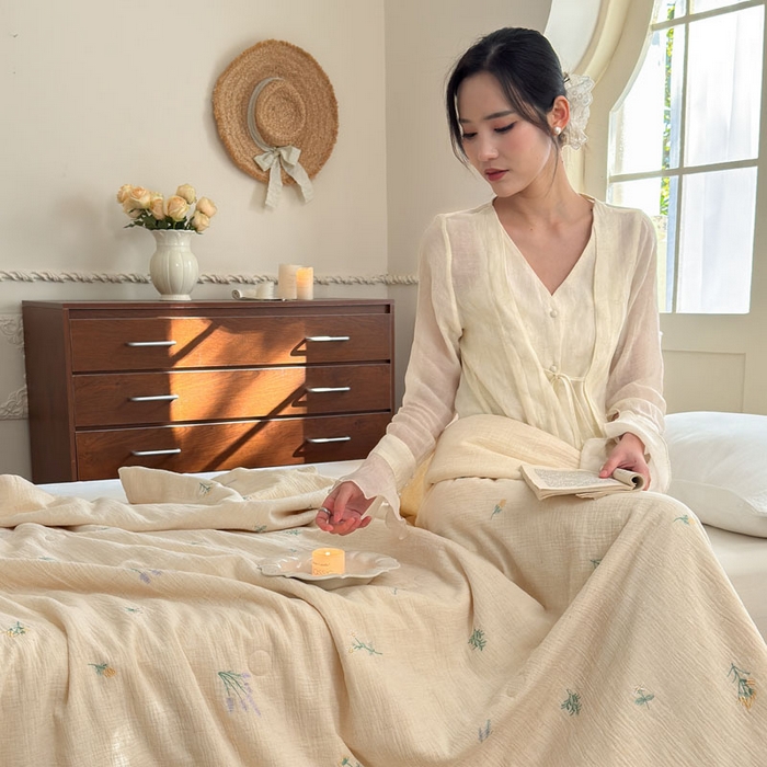 91家纺网 家纺一手货源 找家纺 木楌家居 2026新款棉麻皱皱纱刺绣款夏被-棉野序章系列 浅草风吟
