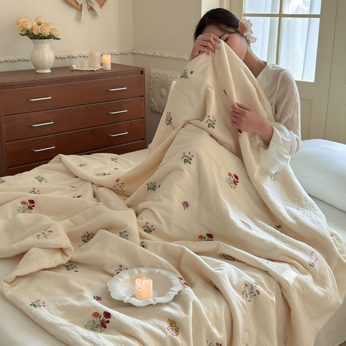 91家纺网 家纺一手货源 找家纺 木楌家居 2026新款棉麻皱皱纱刺绣款夏被-棉野序章系列 花野漫夏