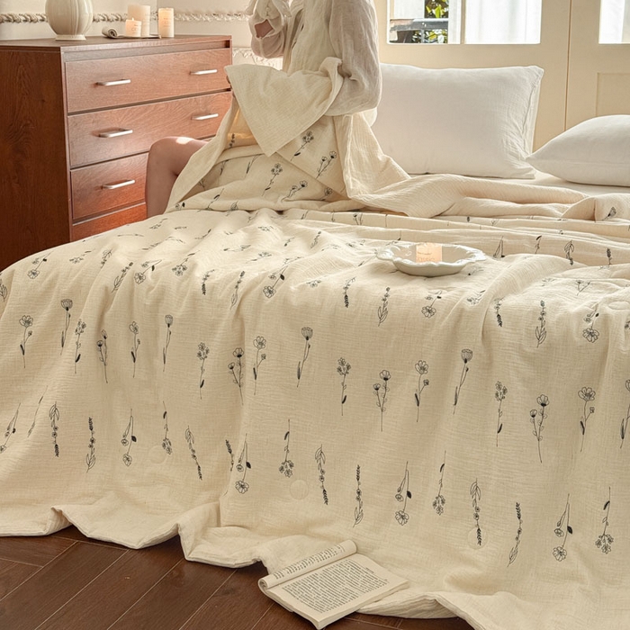 91家纺网 家纺一手货源 找家纺 木楌家居 2026新款棉麻皱皱纱刺绣款夏被-棉野序章系列 墨绘花影