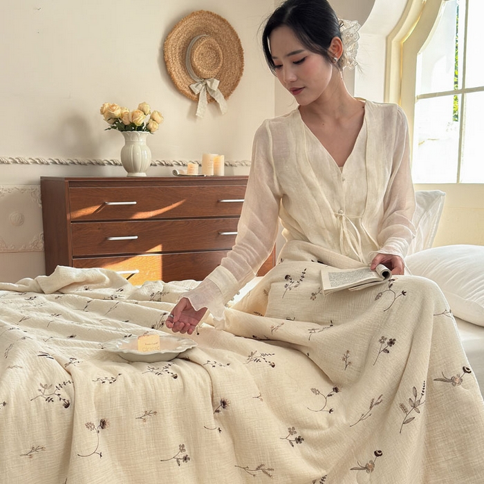 91家纺网 家纺一手货源 找家纺 木楌家居 2026新款棉麻皱皱纱刺绣款夏被-棉野序章系列 暖咖花叙