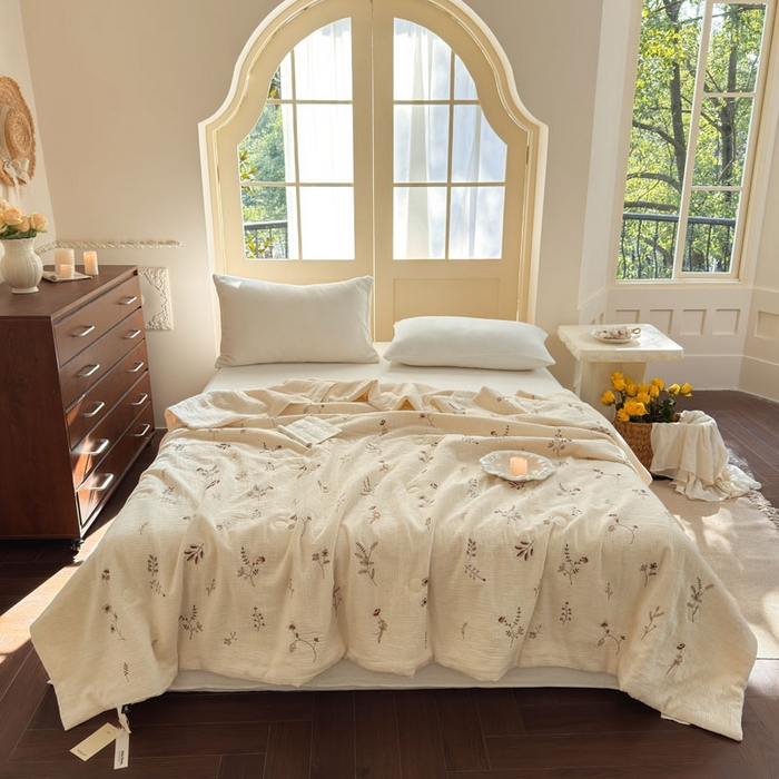 91家纺网 家纺一手货源 找家纺 木楌家居 2026新款棉麻皱皱纱刺绣款夏被-棉野序章系列 暖咖花叙