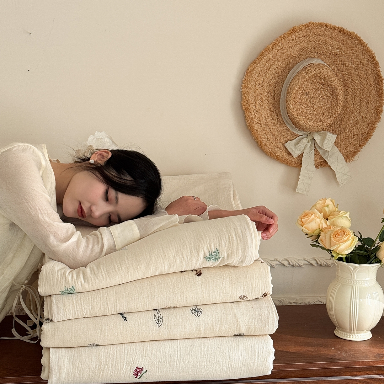 91家纺网 家纺一手货源 找家纺 木楌家居 2026新款棉麻皱皱纱刺绣款夏被-棉野序章系列 组合图