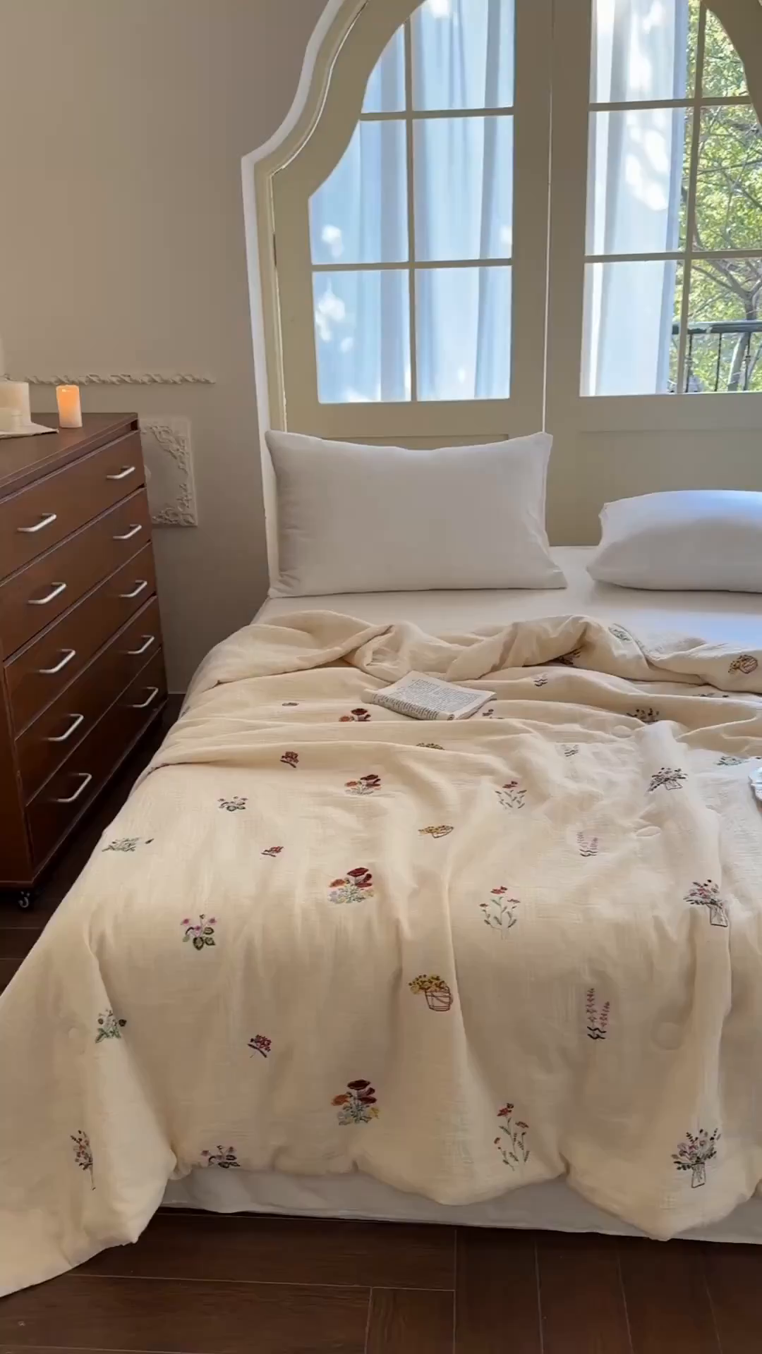 91家纺网 家纺一手货源 找家纺 木楌家居 2026新款棉麻皱皱纱刺绣款夏被-棉野序章系列 花野漫夏