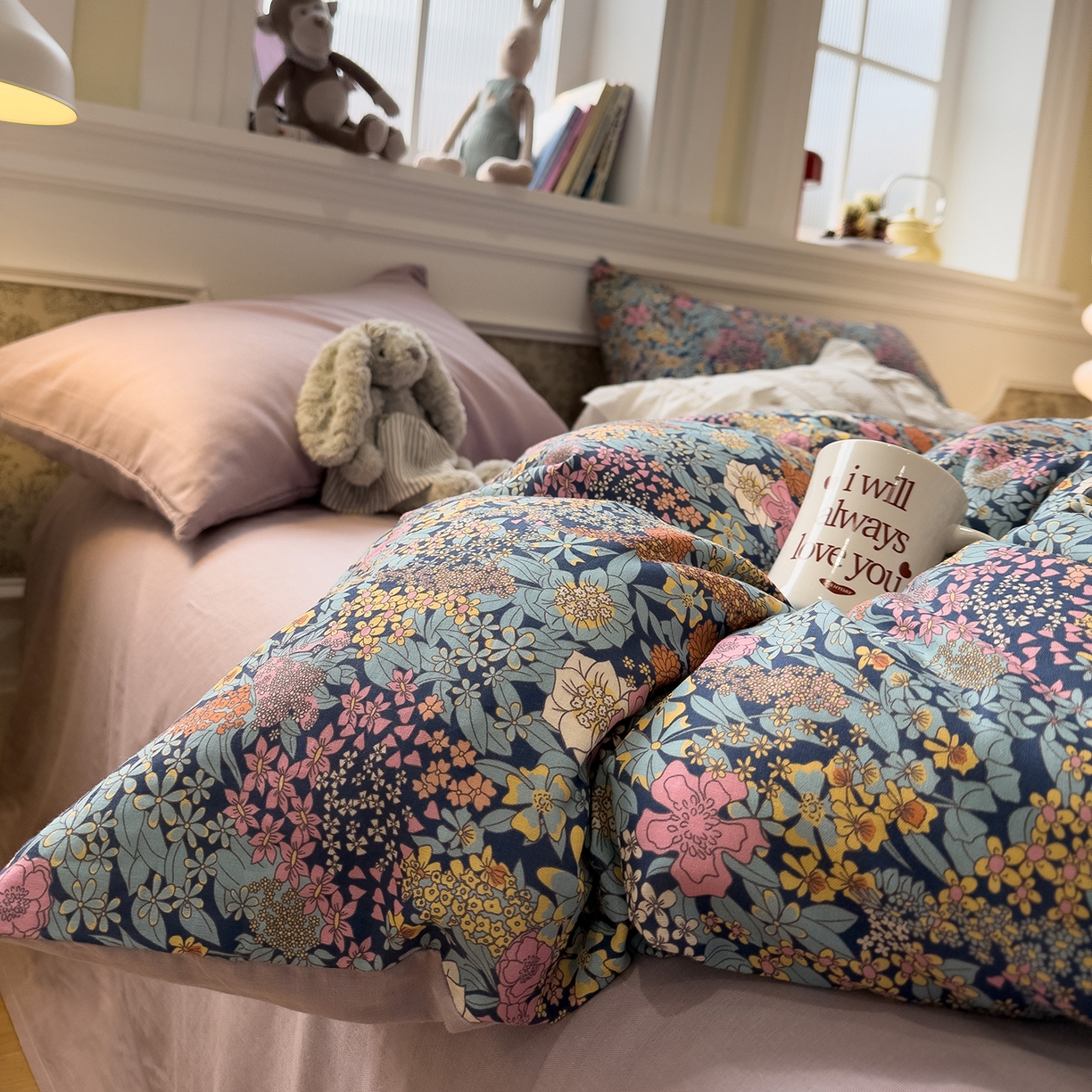 91家纺网 家纺一手货源 找家纺 呗旺鹿 2026新款春暖花开之全棉纯棉双层纱花草法式四件套 繁花谧园藏青