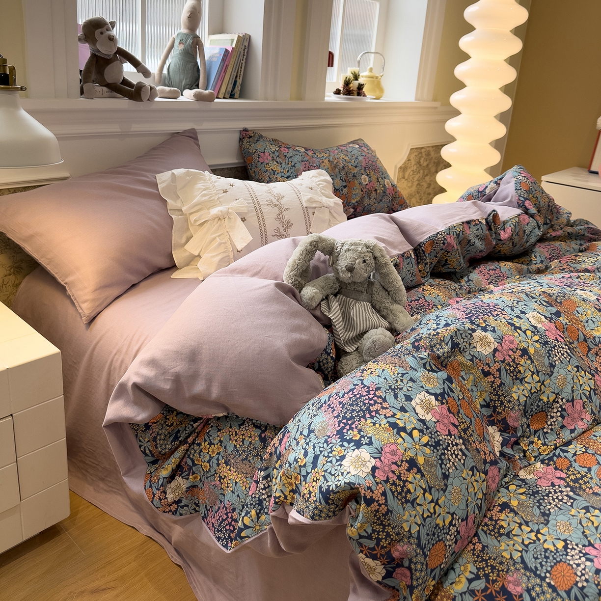 91家纺网 家纺一手货源 找家纺 呗旺鹿 2026新款春暖花开之全棉纯棉双层纱花草法式四件套 繁花谧园藏青