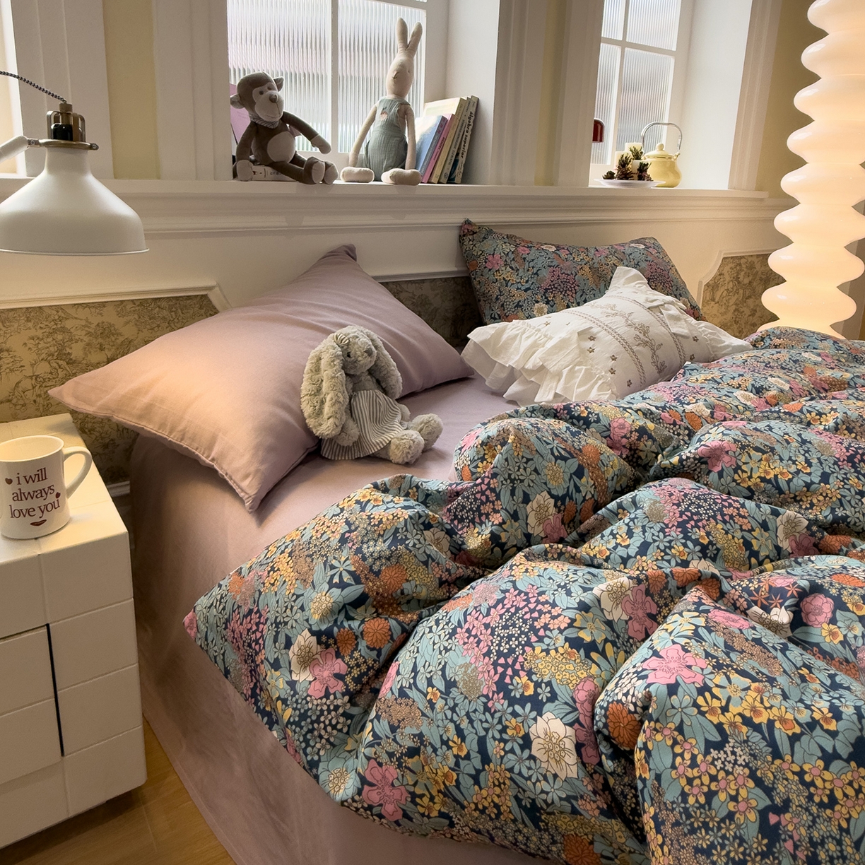 91家纺网 家纺一手货源 找家纺 呗旺鹿 2026新款春暖花开之全棉纯棉双层纱花草法式四件套 繁花谧园藏青