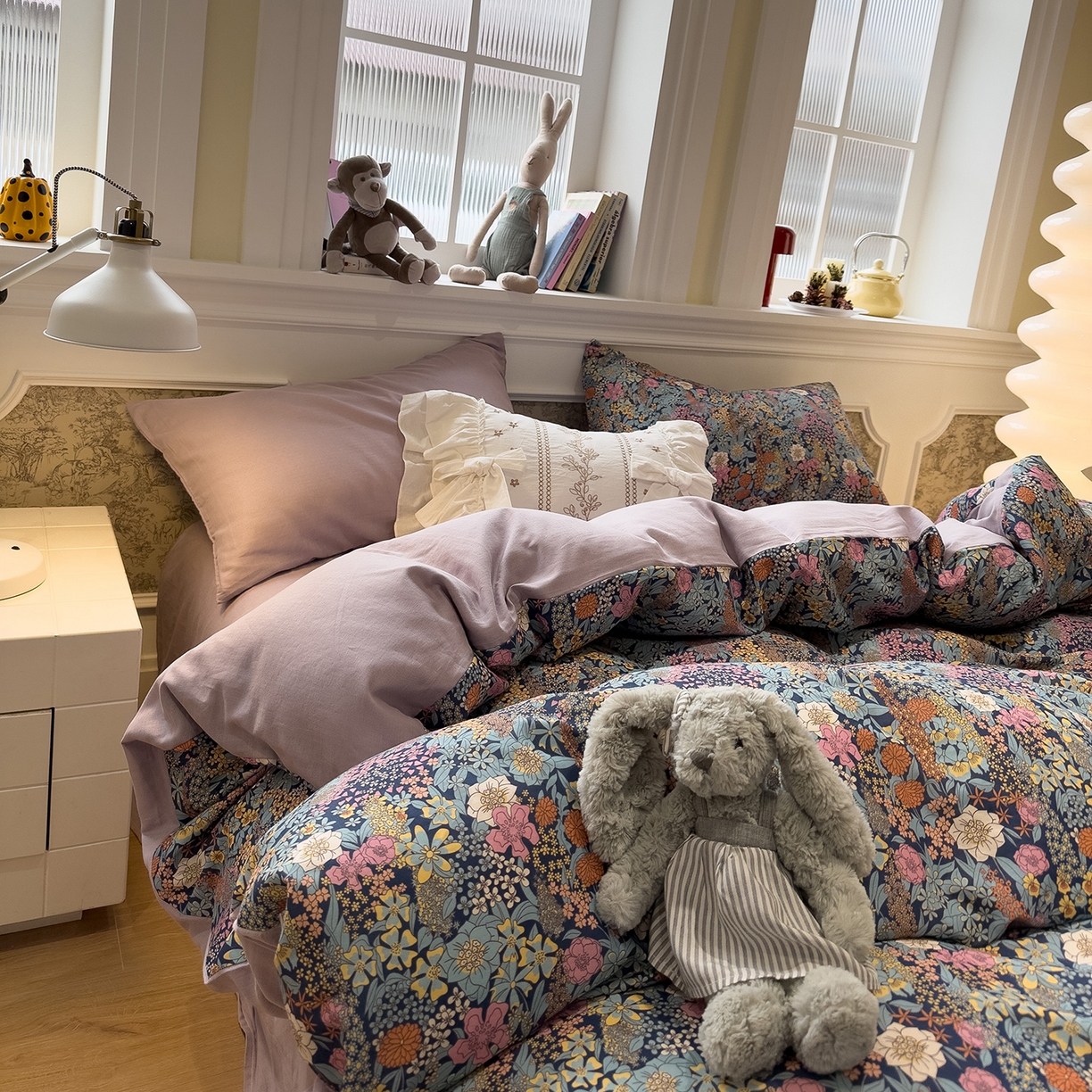 91家纺网 家纺一手货源 找家纺 呗旺鹿 2026新款春暖花开之全棉纯棉双层纱花草法式四件套 繁花谧园藏青