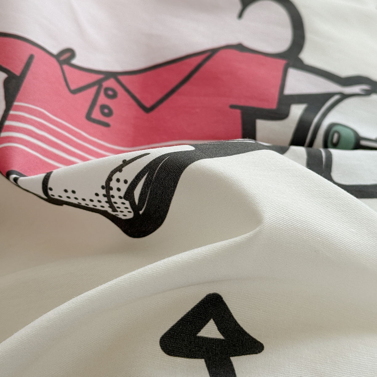 91家纺网 家纺一手货源 找家纺 耀悦家纺 2026新款卡通蜡笔小新正版授权全棉纯棉四件套 摇滚小新