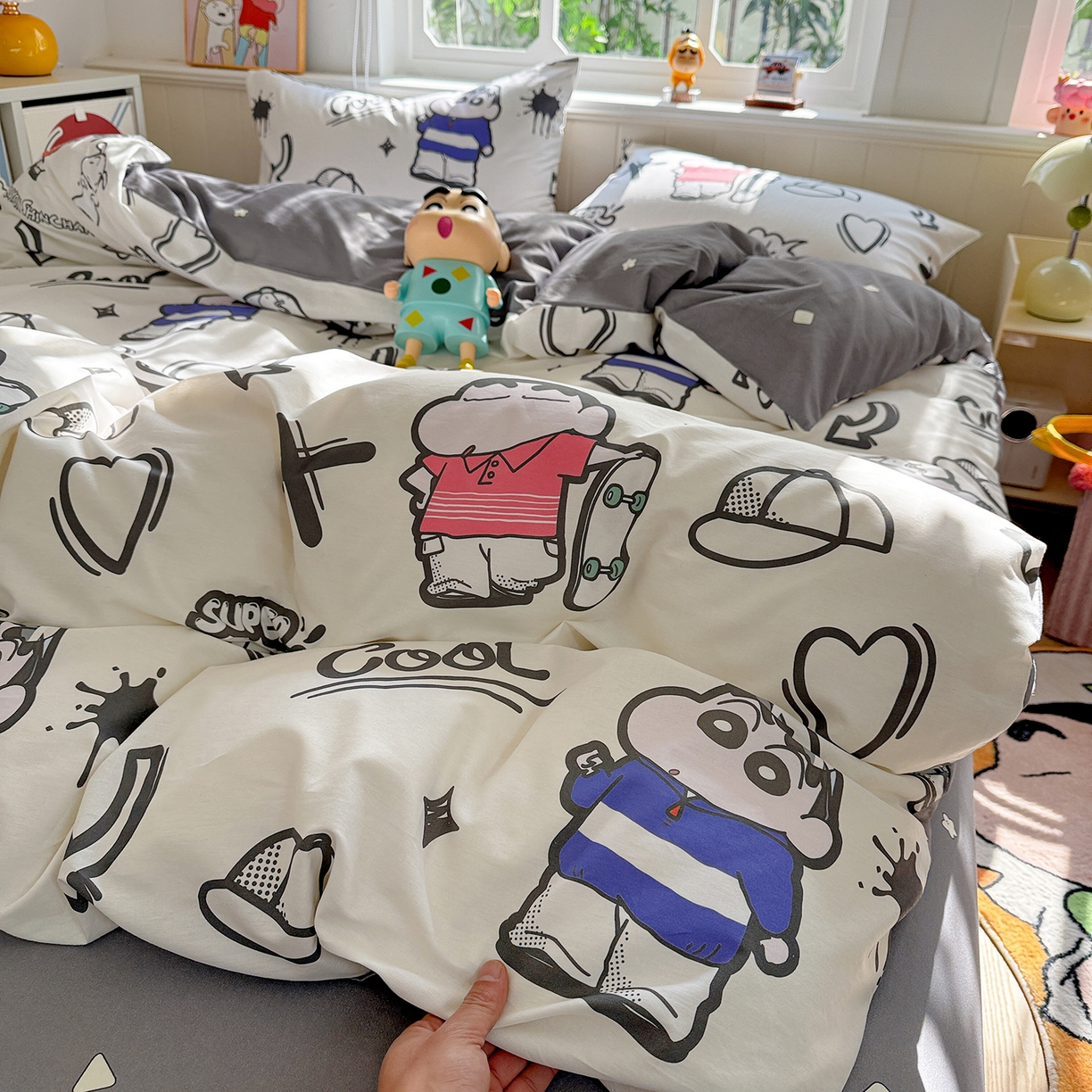 91家纺网 家纺一手货源 找家纺 耀悦家纺 2026新款卡通蜡笔小新正版授权全棉纯棉四件套 摇滚小新