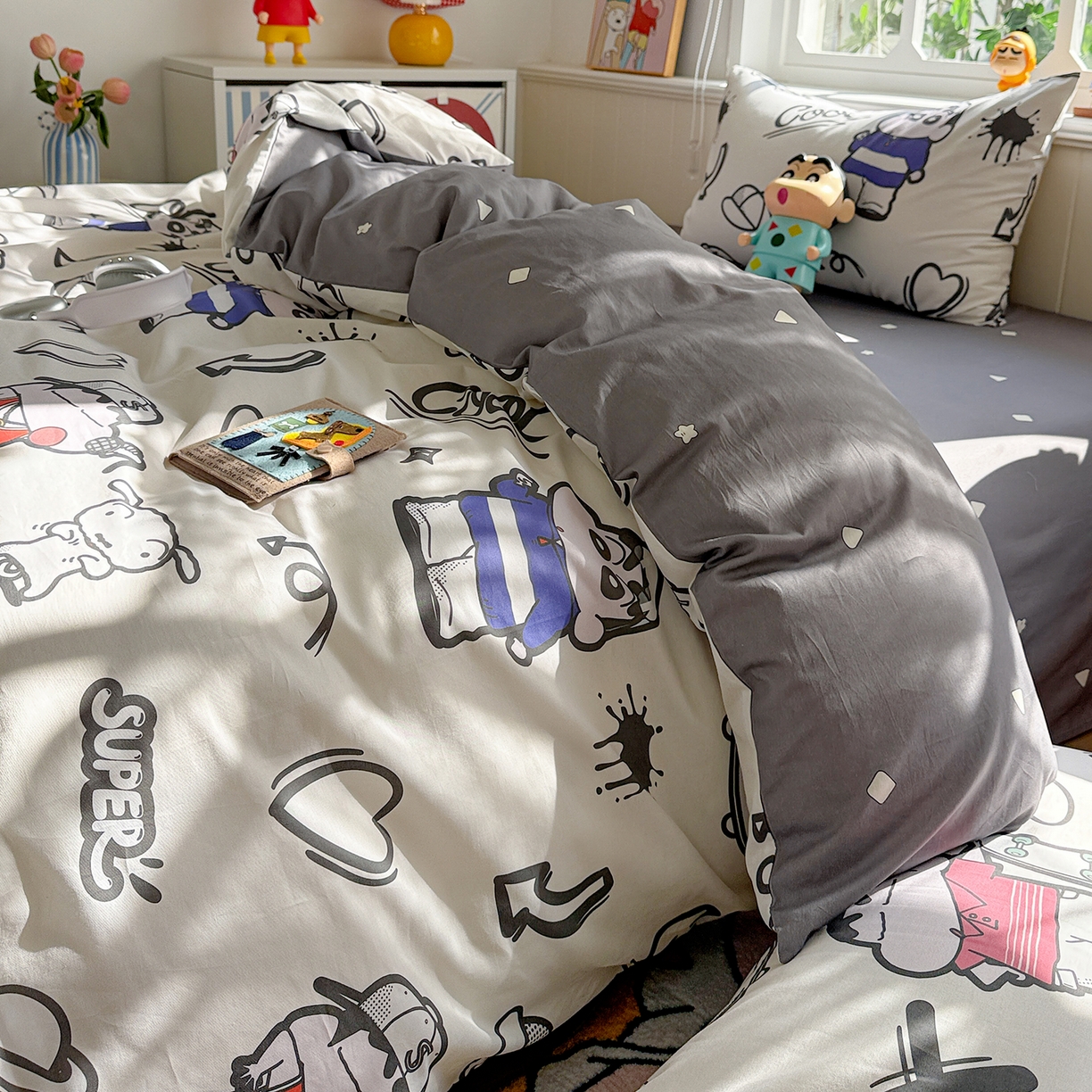 91家纺网 家纺一手货源 找家纺 耀悦家纺 2026新款卡通蜡笔小新正版授权全棉纯棉四件套 摇滚小新