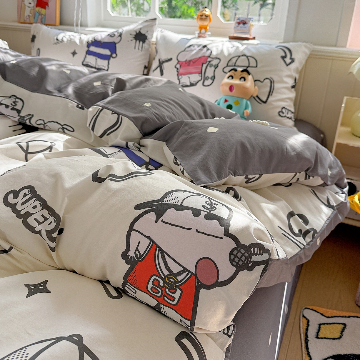 91家纺网 家纺一手货源 找家纺 耀悦家纺 2026新款卡通蜡笔小新正版授权全棉纯棉四件套 摇滚小新