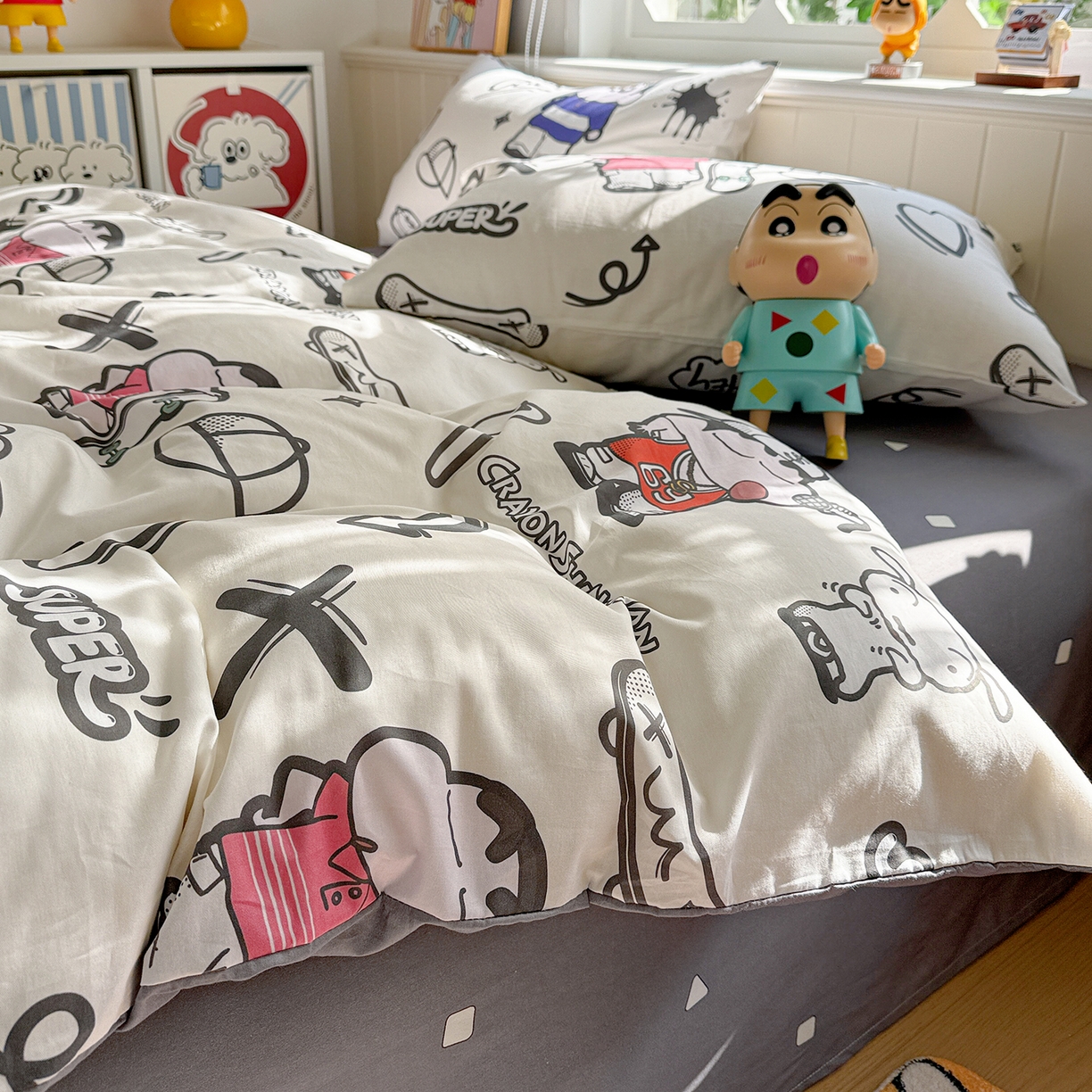 91家纺网 家纺一手货源 找家纺 耀悦家纺 2026新款卡通蜡笔小新正版授权全棉纯棉四件套 摇滚小新