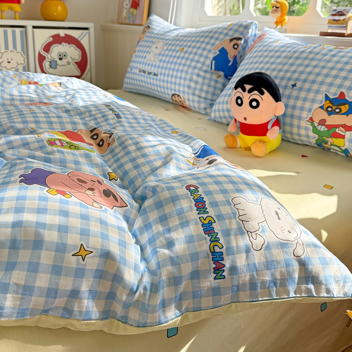 91家纺网 家纺一手货源 找家纺 耀悦家纺 2026新款卡通蜡笔小新正版授权全棉纯棉四件套 蓝格小新