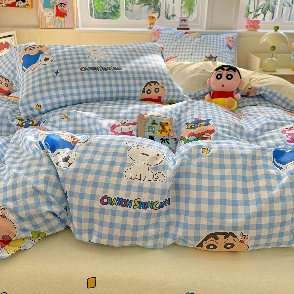 91家纺网 家纺一手货源 找家纺 耀悦家纺 2026新款卡通蜡笔小新正版授权全棉纯棉四件套 蓝格小新