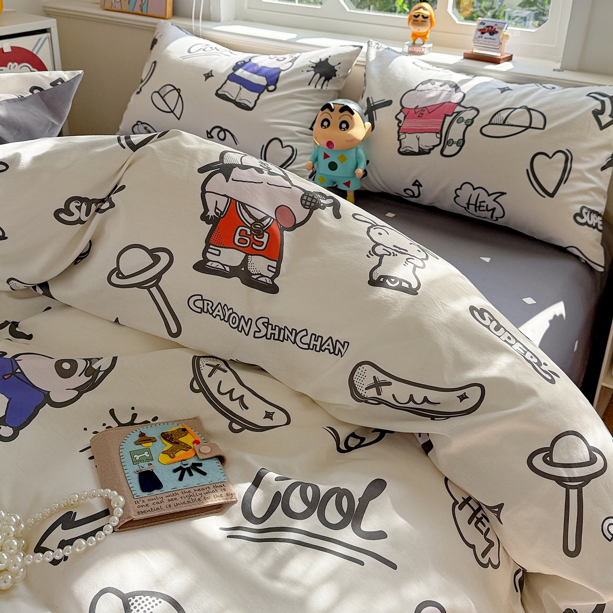 91家纺网 家纺一手货源 找家纺 耀悦家纺 2026新款卡通蜡笔小新正版授权全棉纯棉四件套 摇滚小新