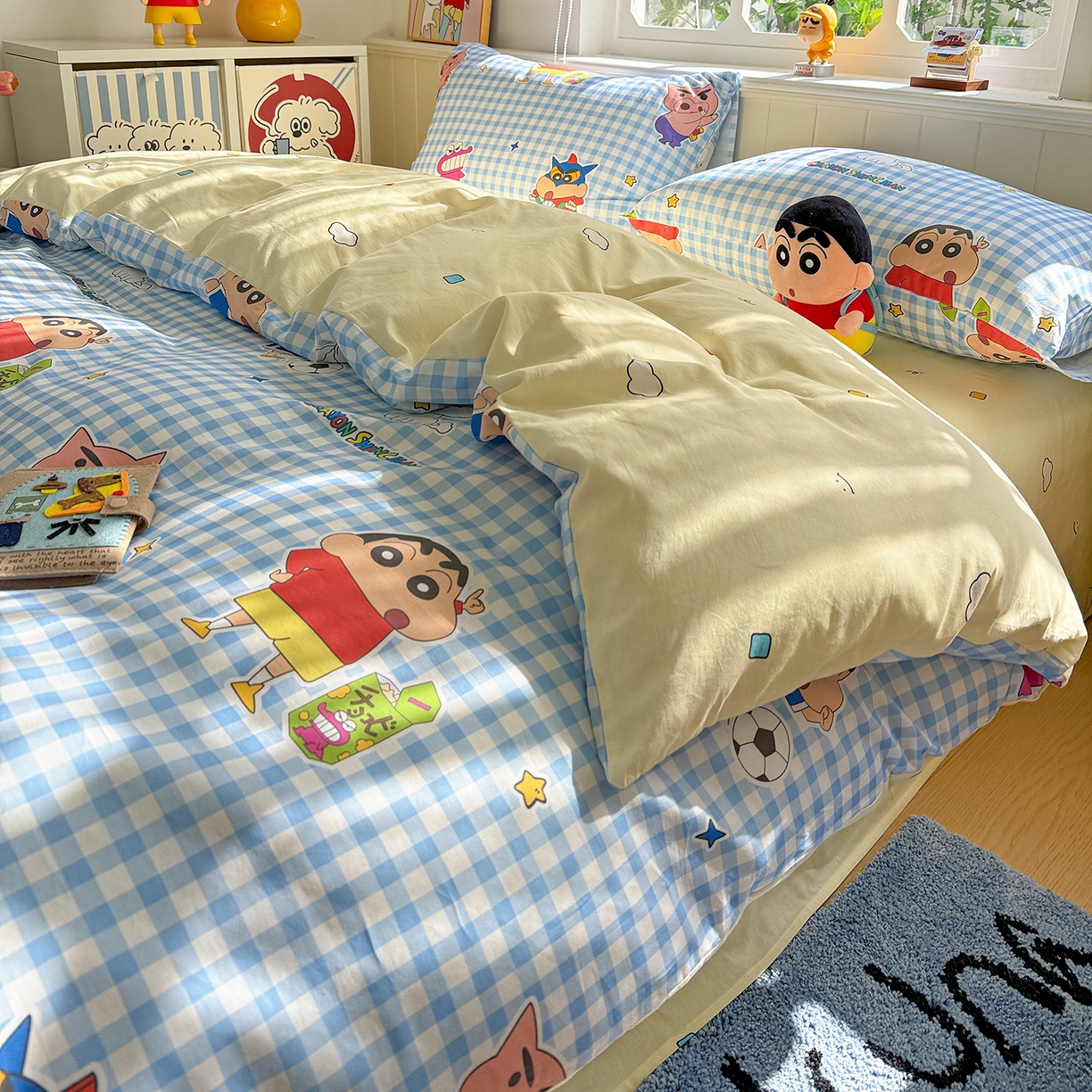 91家纺网 家纺一手货源 找家纺 耀悦家纺 2026新款卡通蜡笔小新正版授权全棉纯棉四件套 蓝格小新