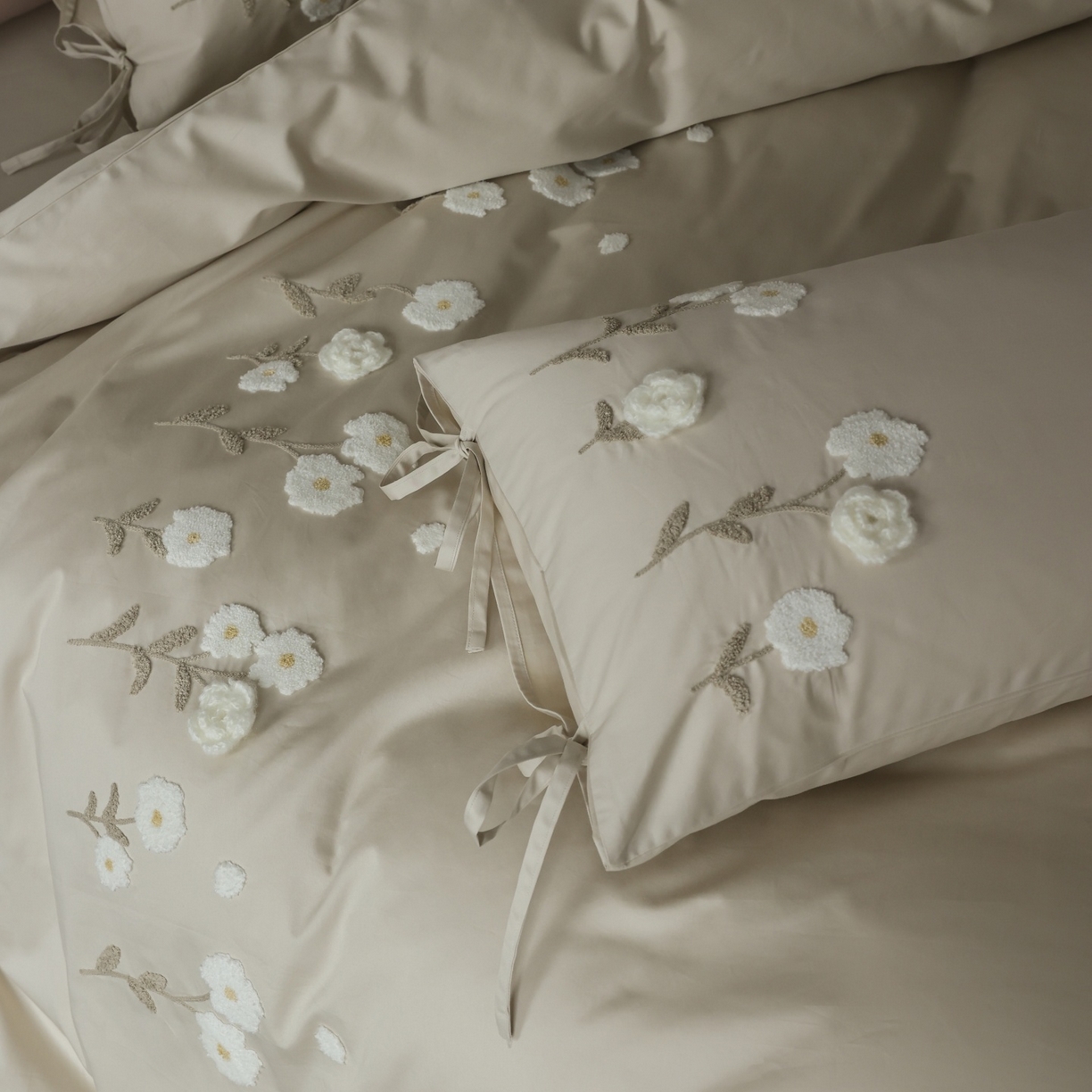 91家纺网 家纺一手货源 找家纺 初拾 2026春夏新款贡缎全棉纯棉马海毛钩花“氛围感”毛巾绣—少女心事 控价： 日常券后不低于368元 会员减20 少女心事-奶油绿