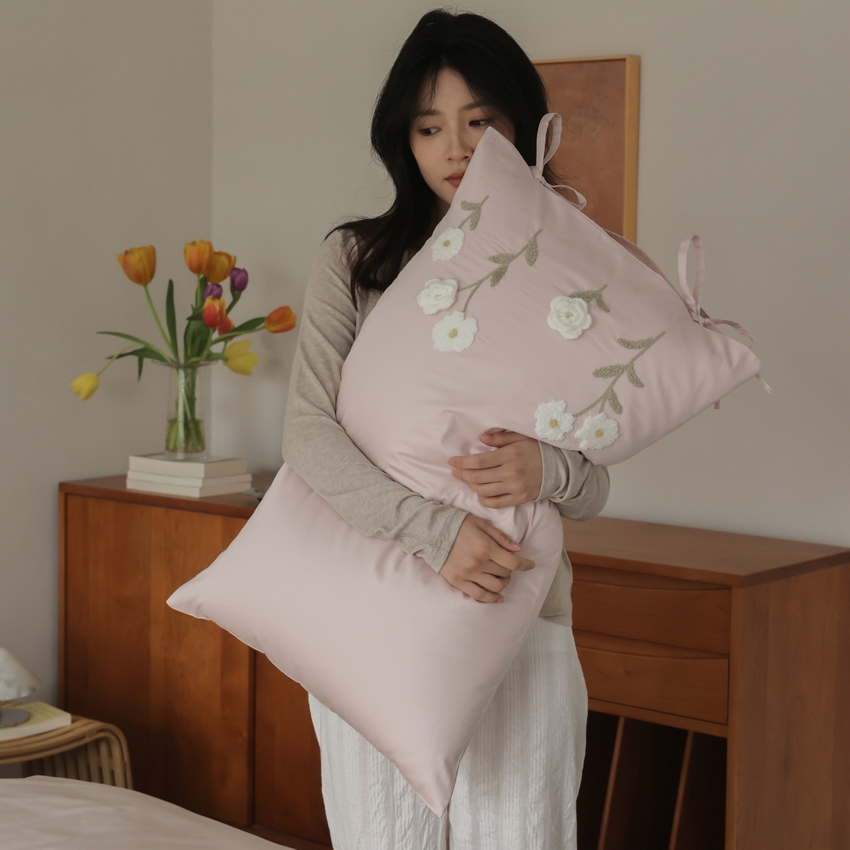 91家纺网 家纺一手货源 找家纺 初拾 2026春夏新款贡缎全棉纯棉马海毛钩花“氛围感”毛巾绣—少女心事 控价： 日常券后不低于368元 会员减20 少女心事-浅樱粉