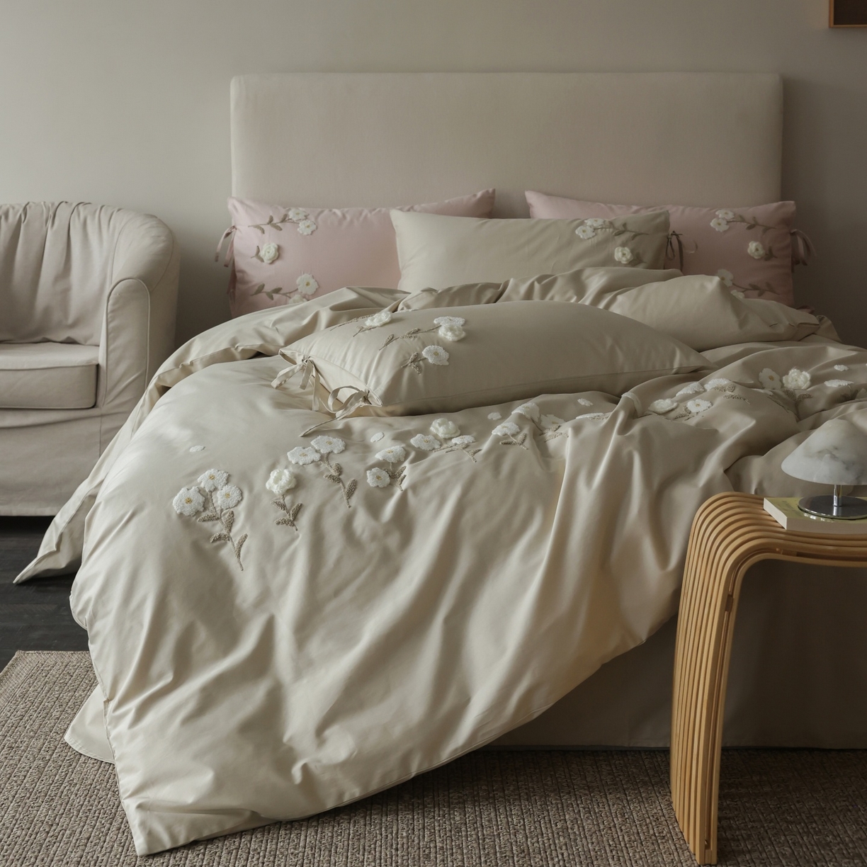 91家纺网 家纺一手货源 找家纺 （总）初拾 2026春夏新款贡缎全棉纯棉马海毛钩花“氛围感”毛巾绣—少女心事 控价： 日常券后不低于368元 会员减20