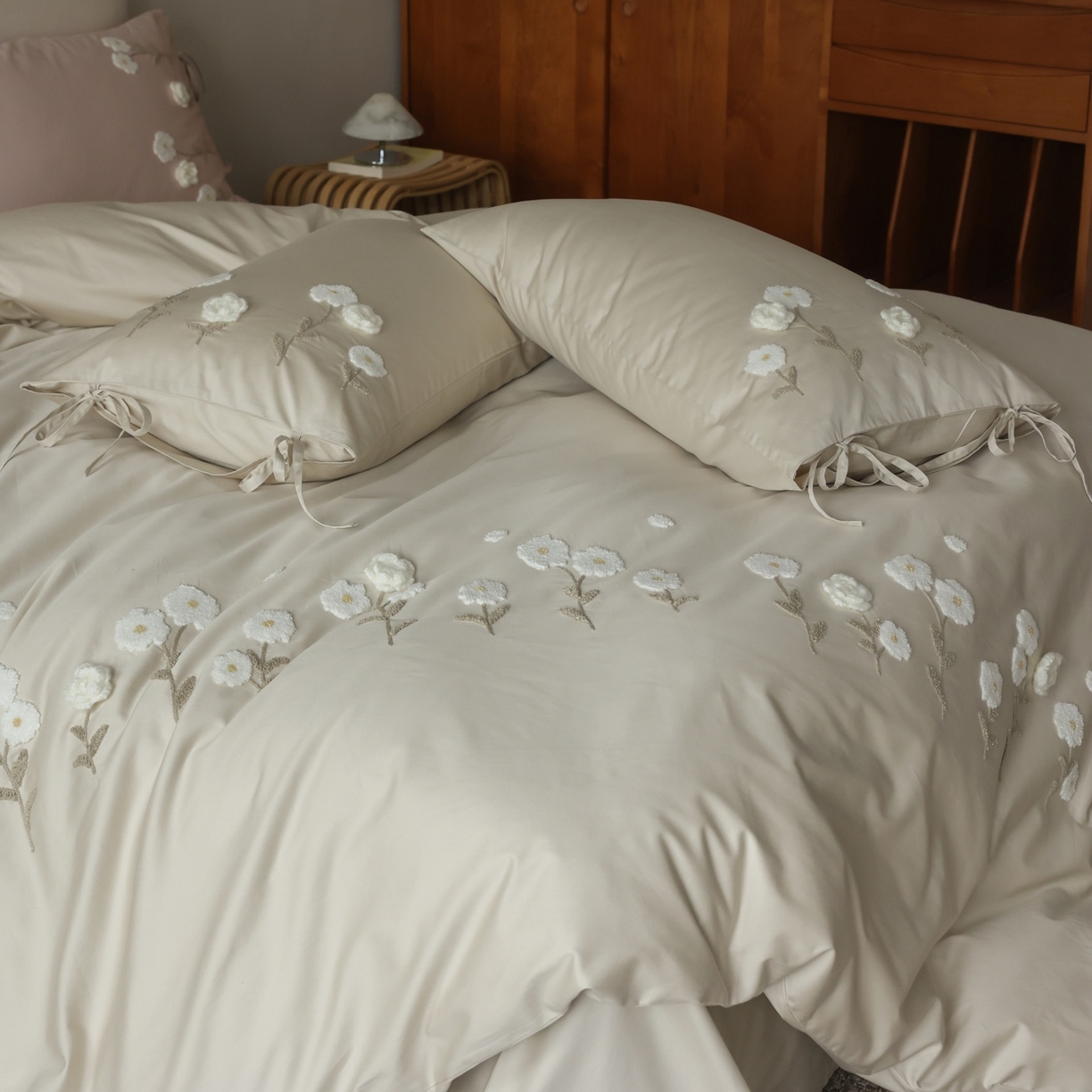 91家纺网 家纺一手货源 找家纺 初拾 2026春夏新款贡缎全棉纯棉马海毛钩花“氛围感”毛巾绣—少女心事 控价： 日常券后不低于368元 会员减20 少女心事-奶油绿