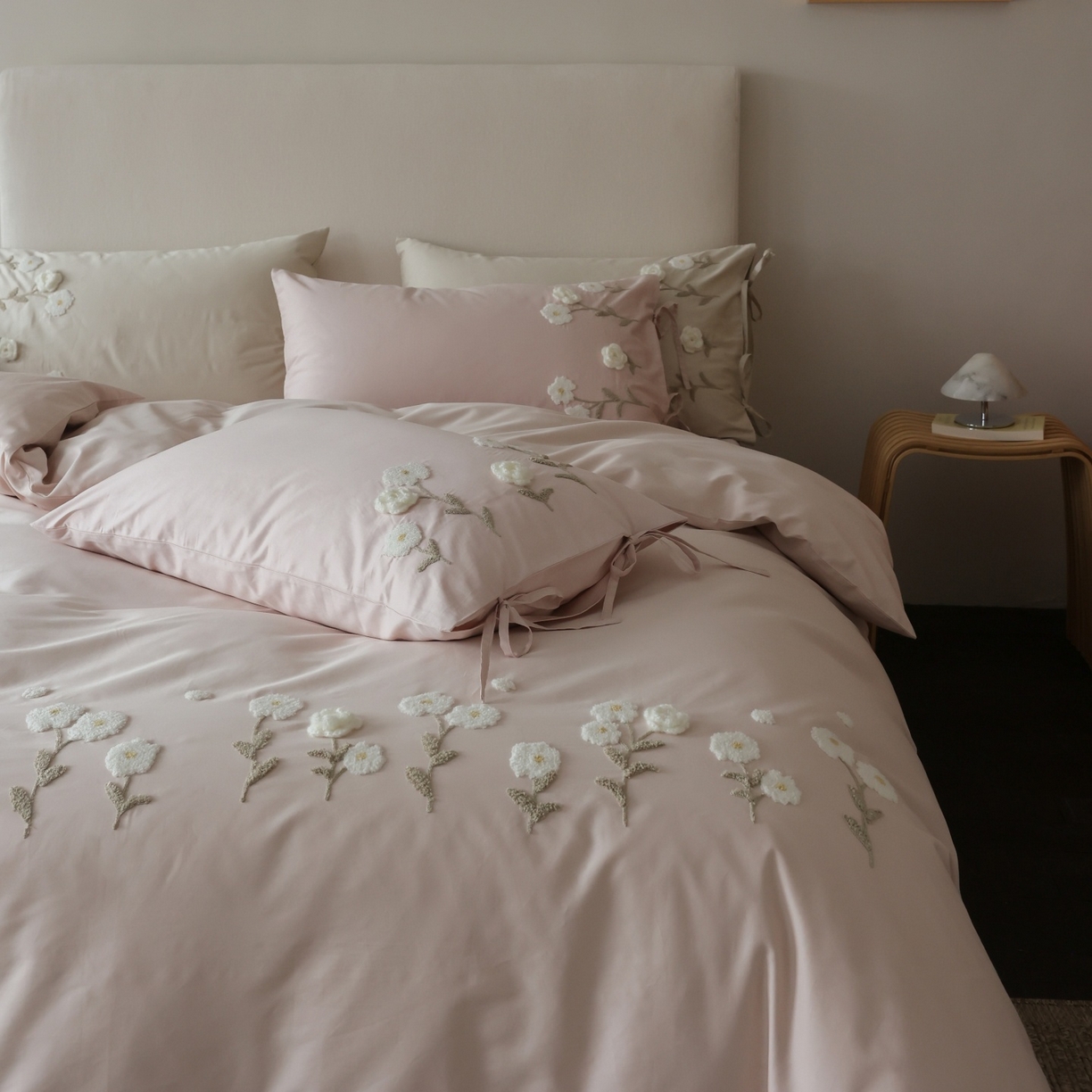 91家纺网 家纺一手货源 找家纺 （总）初拾 2026春夏新款贡缎全棉纯棉马海毛钩花“氛围感”毛巾绣—少女心事 控价： 日常券后不低于368元 会员减20