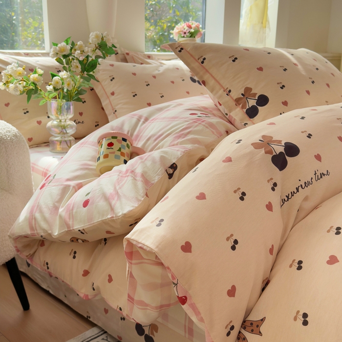 91家纺网 家纺一手货源 找家纺 铭博家纺 新款直播爆款网红全棉四件套13070印花吊边一字绣纯棉被套工艺款 小丸子-咖