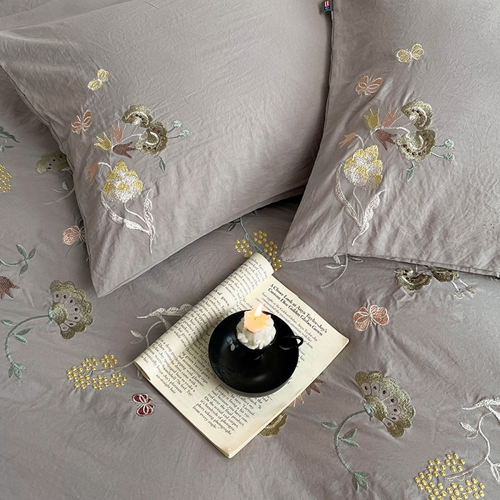 91家纺网 家纺一手货源 找家纺 yyds网供 2026新款复古刺绣绑带款水洗棉四件套三件套仿全棉纯棉汉麻被套A类高克重-蝶舞系列 绑带款蝶舞-麻灰