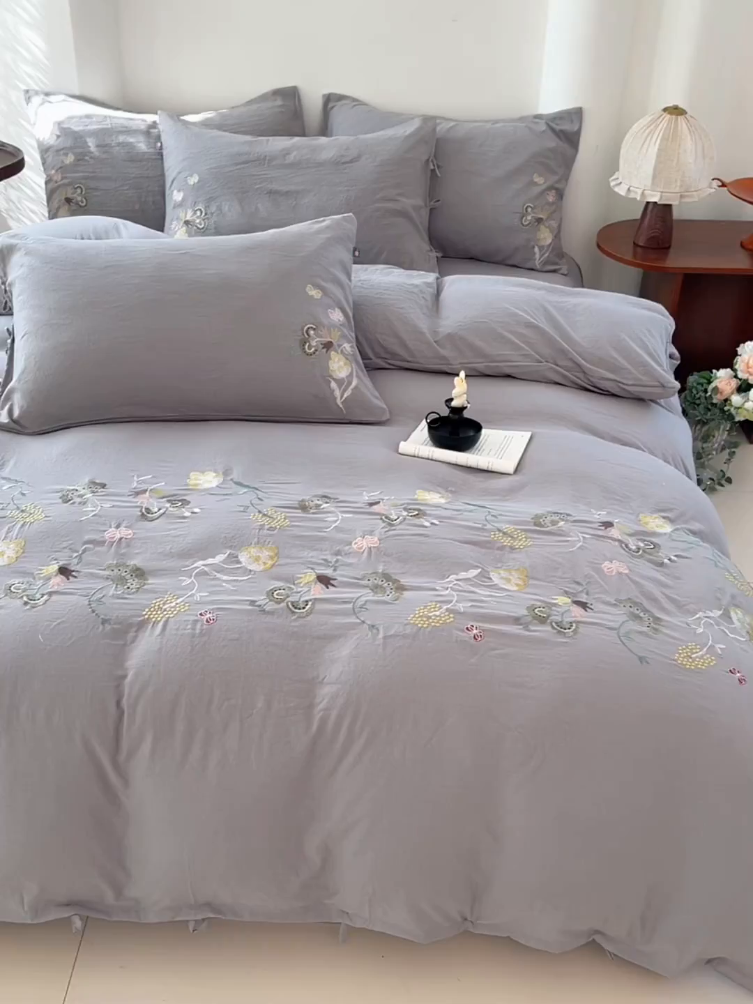 91家纺网 家纺一手货源 找家纺 yyds网供 2026新款复古刺绣绑带款水洗棉四件套三件套仿全棉纯棉汉麻被套A类高克重-蝶舞系列 绑带款蝶舞-麻灰