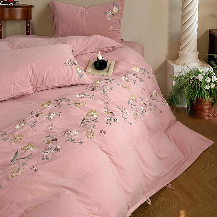 91家纺网 家纺一手货源 找家纺 yyds网供 2026新款复古刺绣绑带款水洗棉四件套三件套仿全棉纯棉汉麻被套A类高克重-蝶舞系列 绑带款蝶舞-萱粉