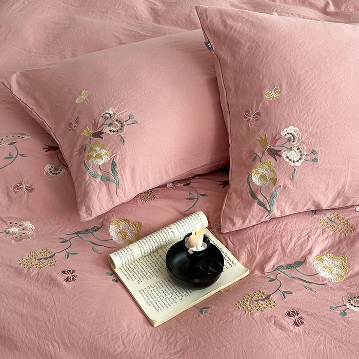 91家纺网 家纺一手货源 找家纺 yyds网供 2026新款复古刺绣绑带款水洗棉四件套三件套仿全棉纯棉汉麻被套A类高克重-蝶舞系列 绑带款蝶舞-萱粉