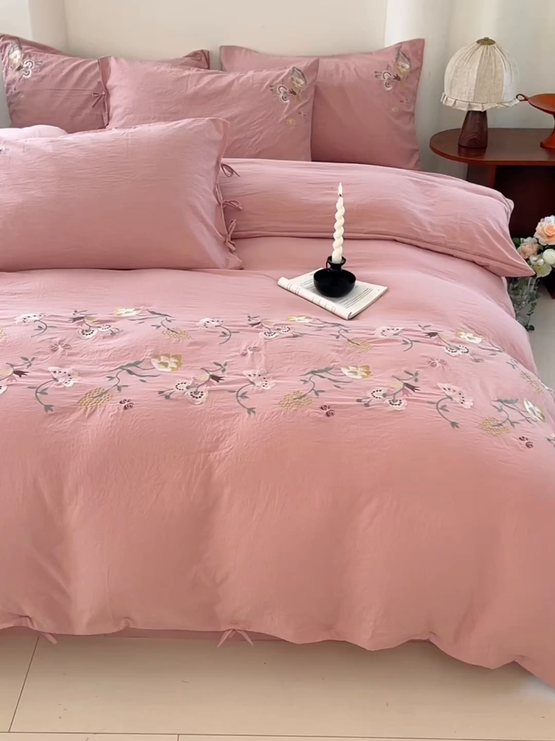 91家纺网 家纺一手货源 找家纺 yyds网供 2026新款复古刺绣绑带款水洗棉四件套三件套仿全棉纯棉汉麻被套A类高克重-蝶舞系列 绑带款蝶舞-萱粉