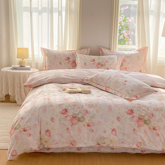 91家纺网 家纺一手货源 找家纺 凌鼎 2026新款全棉数码印花四件套 草莓花语-粉