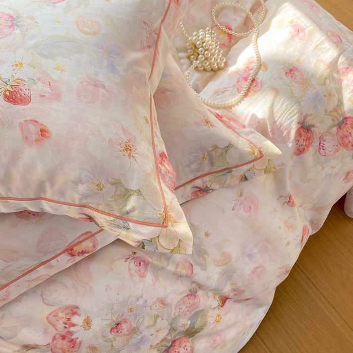 91家纺网 家纺一手货源 找家纺 凌鼎 2026新款全棉数码印花四件套 草莓花语-粉