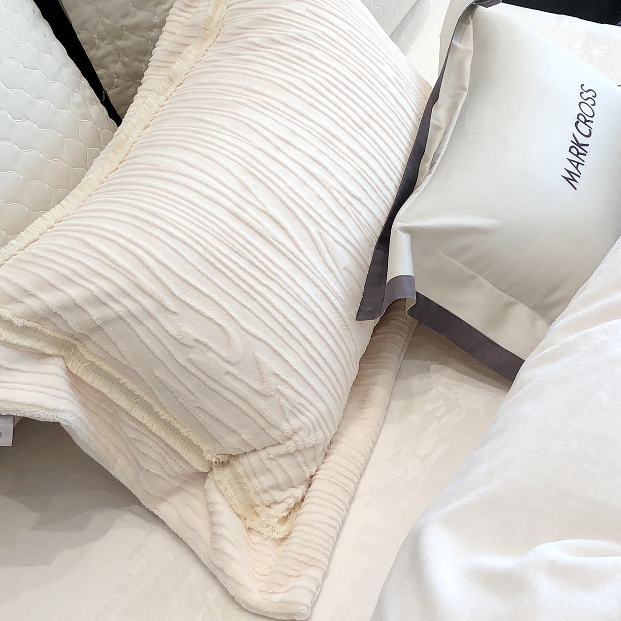 91家纺网 家纺一手货源 找家纺 （总）佳汐蓝家纺 2026新款奢雅云柔立体浮雕流苏款四件套绒绒仙踪（标价为控价）