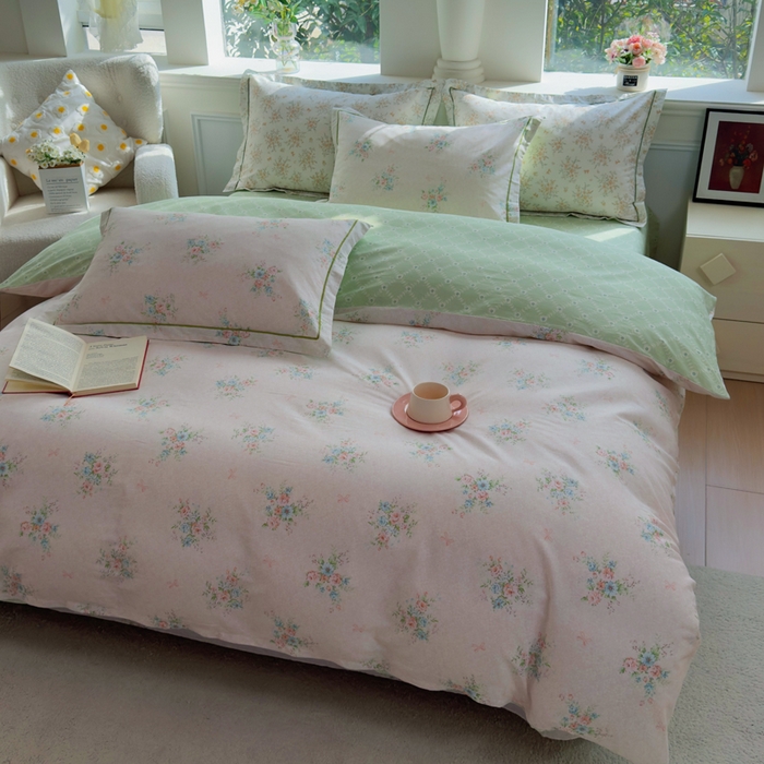 91家纺网 家纺一手货源 找家纺 铭博家纺 新款直播爆款网红全棉四件套13070印花吊边一字绣纯棉被套工艺款 浅花眠