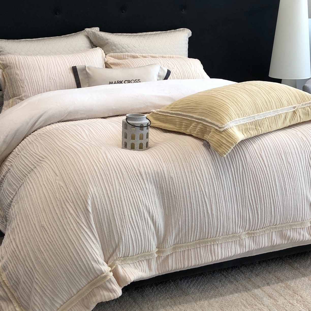 91家纺网 家纺一手货源 找家纺 佳汐蓝家纺 2026新款奢雅云柔立体浮雕流苏款四件套绒绒仙踪（标价为控价） 绒绒仙踪-暮雪白