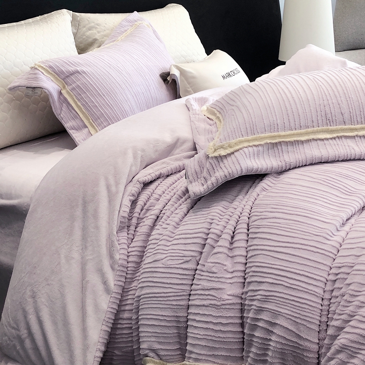 91家纺网 家纺一手货源 找家纺 佳汐蓝家纺 2026新款奢雅云柔立体浮雕流苏款四件套绒绒仙踪（标价为控价） 绒绒仙踪-星空紫