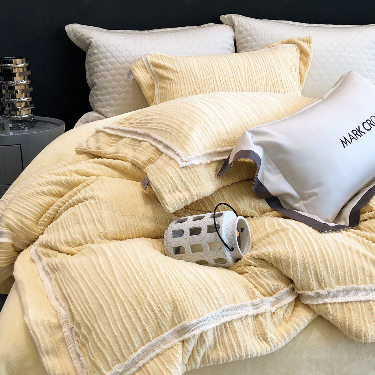 91家纺网 家纺一手货源 找家纺 佳汐蓝家纺 2026新款奢雅云柔立体浮雕流苏款四件套绒绒仙踪（标价为控价） 绒绒仙踪-曙光金