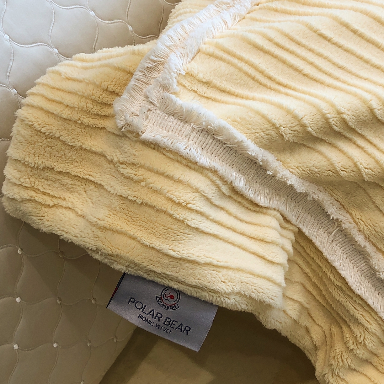 91家纺网 家纺一手货源 找家纺 佳汐蓝家纺 2026新款奢雅云柔立体浮雕流苏款四件套绒绒仙踪（标价为控价） 绒绒仙踪-曙光金