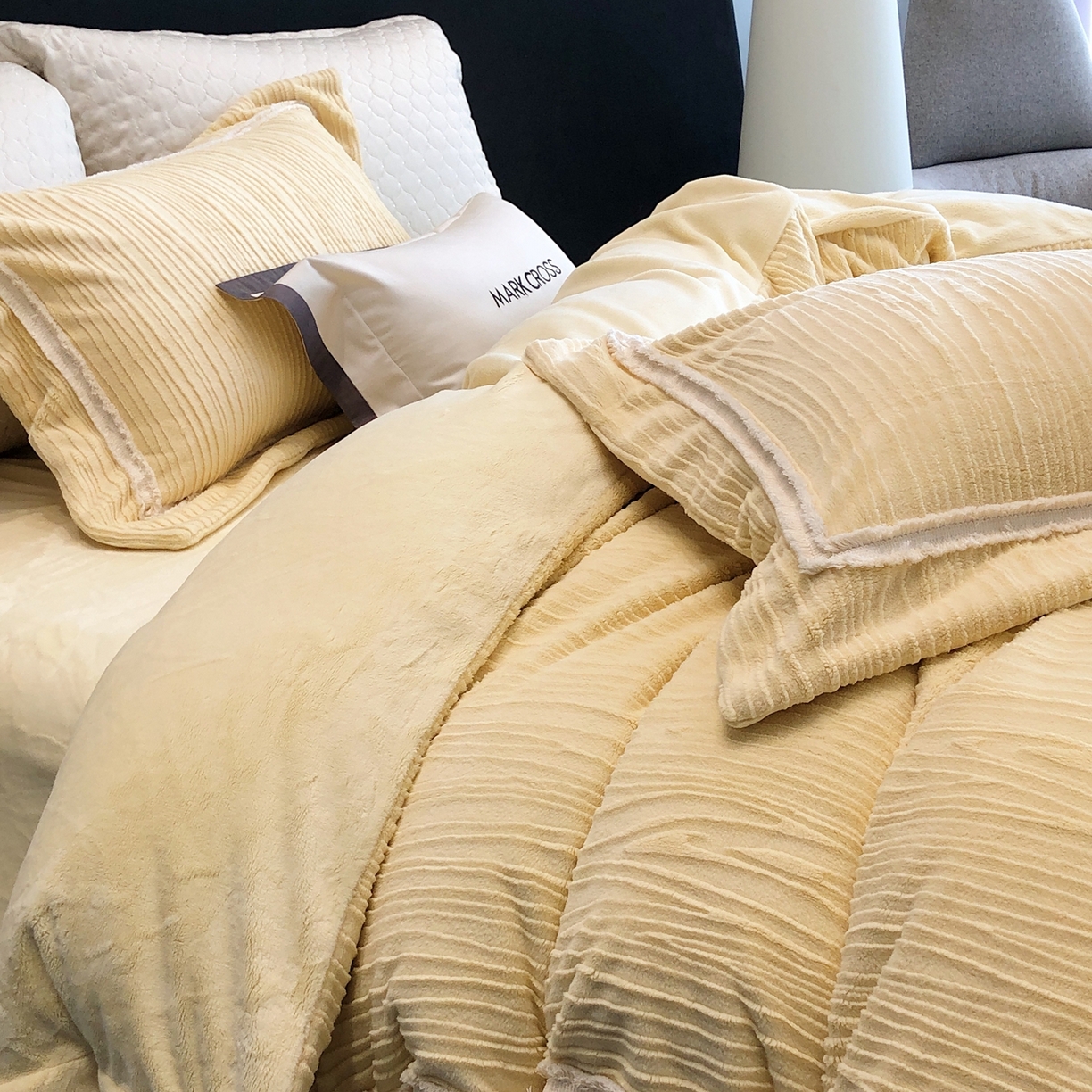 91家纺网 家纺一手货源 找家纺 佳汐蓝家纺 2026新款奢雅云柔立体浮雕流苏款四件套绒绒仙踪（标价为控价） 绒绒仙踪-曙光金