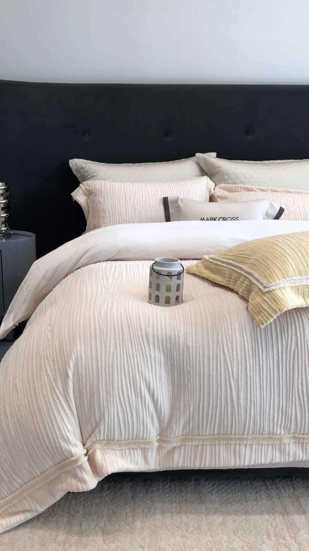 91家纺网 家纺一手货源 找家纺 佳汐蓝家纺 2026新款奢雅云柔立体浮雕流苏款四件套绒绒仙踪（标价为控价） 绒绒仙踪-暮雪白