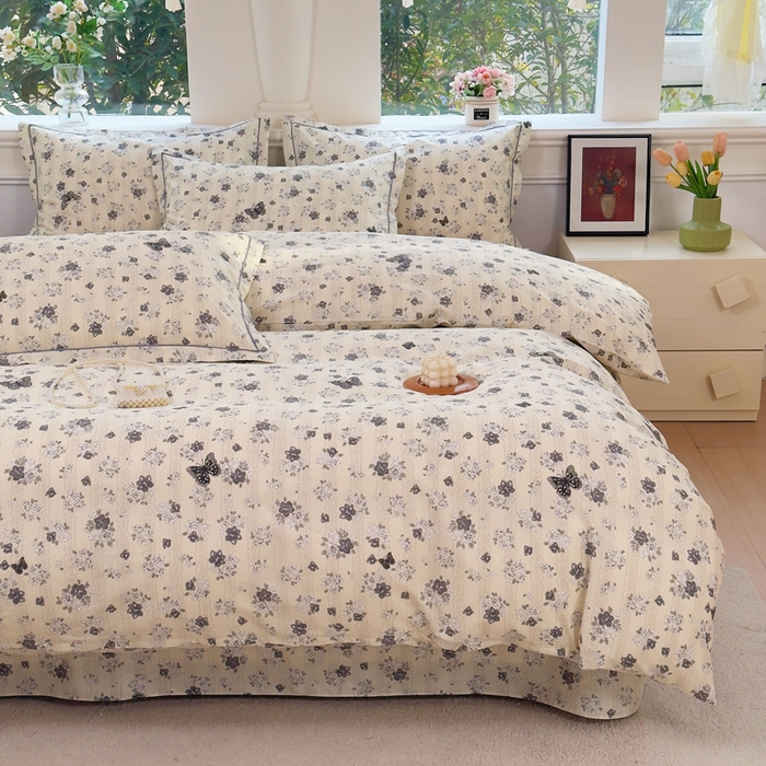 91家纺网 家纺一手货源 找家纺 铭博家纺 2025新款直播热款全棉吊边一字绣工艺款13070印花全棉单床单 花素蝶栖