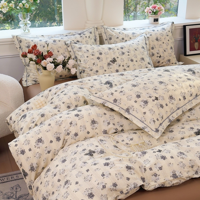 91家纺网 家纺一手货源 找家纺 铭博家纺 2025新款直播热款全棉吊边一字绣工艺款13070印花全棉单床单 花素蝶栖