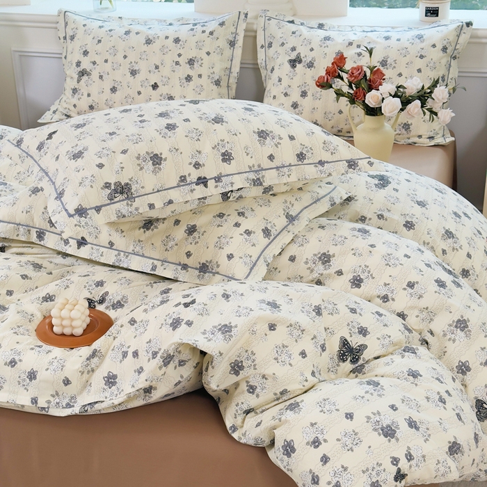 91家纺网 家纺一手货源 找家纺 铭博家纺 2025新款直播热款全棉吊边一字绣工艺款13070印花全棉单床单 花素蝶栖