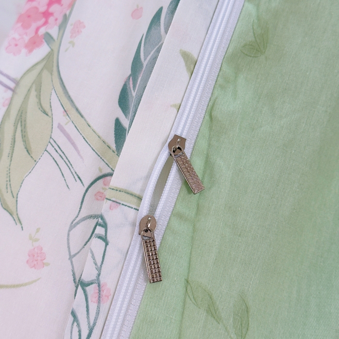 91家纺网 家纺一手货源 找家纺 铭博家纺 2025新款直播热款全棉吊边一字绣工艺款13070印花全棉单床单 浪漫花香