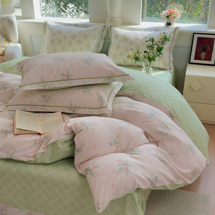 91家纺网 家纺一手货源 找家纺 铭博家纺 2025新款直播热款全棉吊边一字绣工艺款13070印花全棉单床单 浅花眠