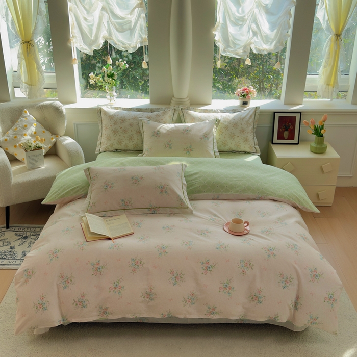 91家纺网 家纺一手货源 找家纺 铭博家纺 2025新款直播热款全棉吊边一字绣工艺款13070印花全棉单床单 浅花眠