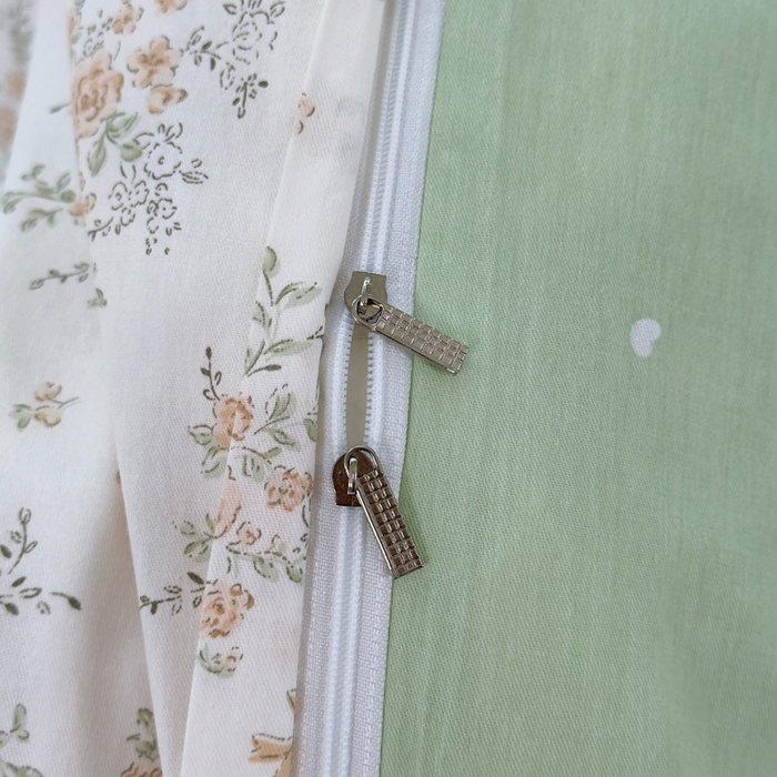 91家纺网 家纺一手货源 找家纺 铭博家纺 2025新款直播热款全棉吊边一字绣工艺款13070印花全棉单床单 雅花意