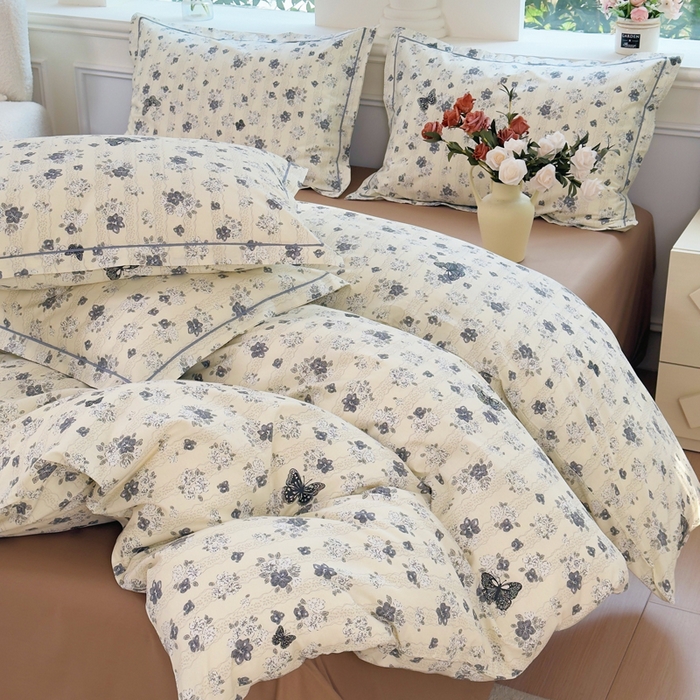 91家纺网 家纺一手货源 找家纺 铭博家纺 2026新款13070新款100%全棉纯棉印花工艺款吊边四件套 花素蝶栖